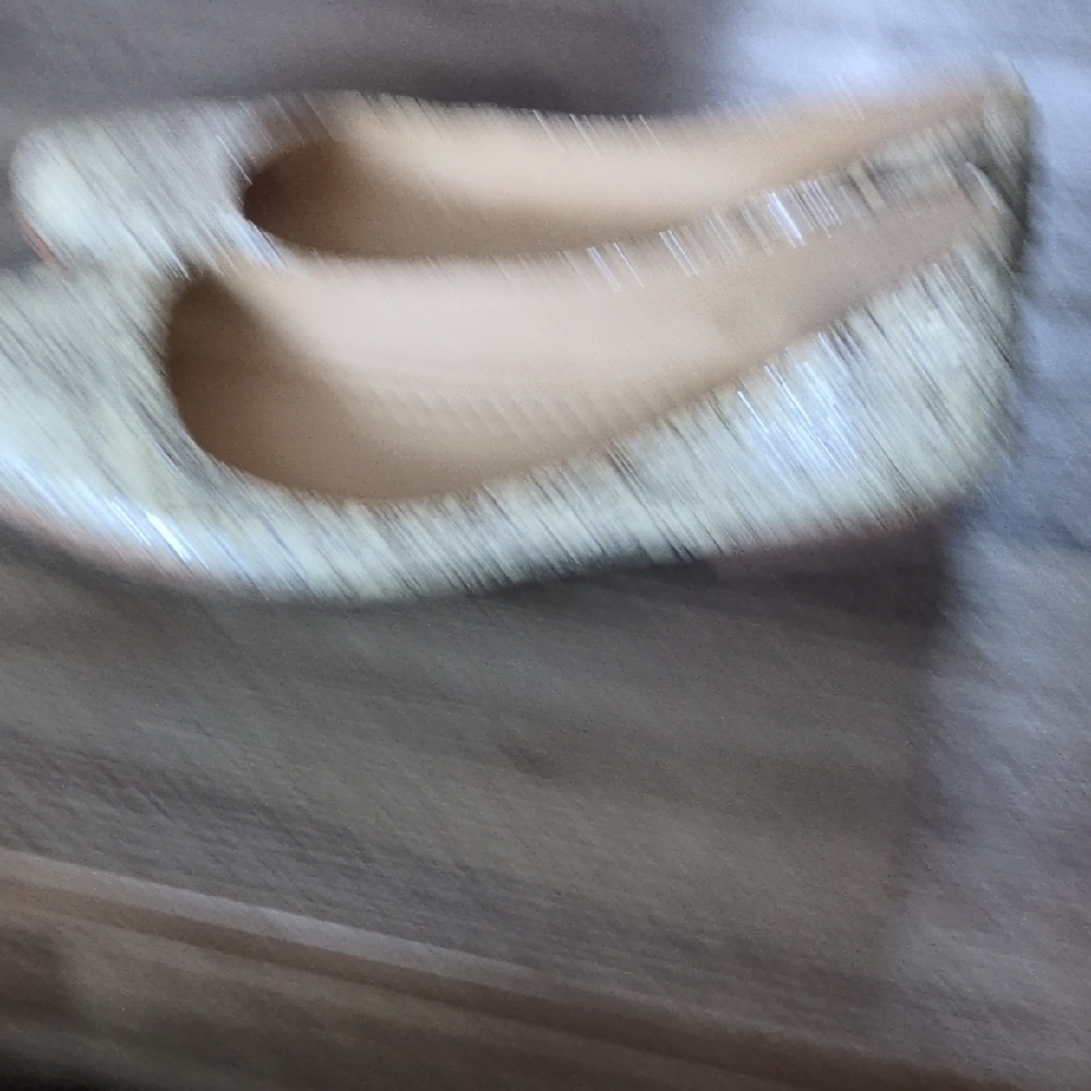 Frye Cream and Brown Women's Flats - Picture 5 of 8